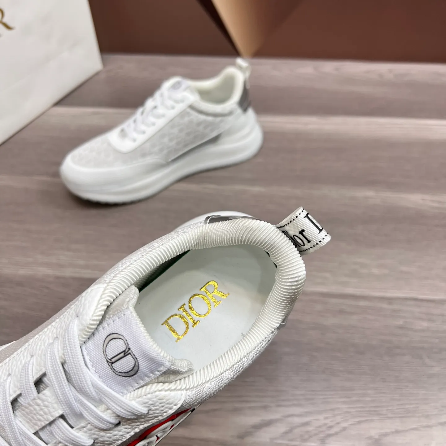 Factory price: 438💰Dior original quality.~ Unique modern style sneakers. 🏃A must-have casual shoe for trendy men😍😍 Imported cowhide fabric, sheepskin foot pads (refuse to discolor and grind feet) soles: Original soles specially provided by the original factory, French lazy style design ⚠️Fit to the feet, original quality, super comfortable original soles. It’s like shooting the real thing🎬The real thing is better, high-quality sneakers, men’s shoe size: 38-44 (45 and 46 can be customized)